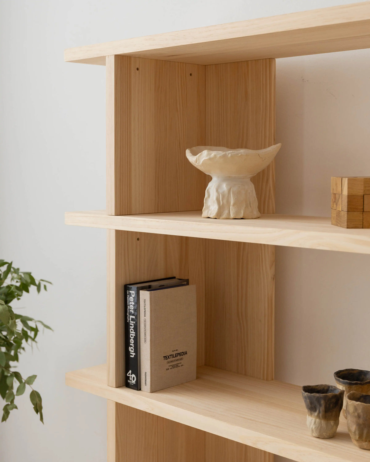 Montgó Bücherregal aus Massivholz 180 x 152,6 cm