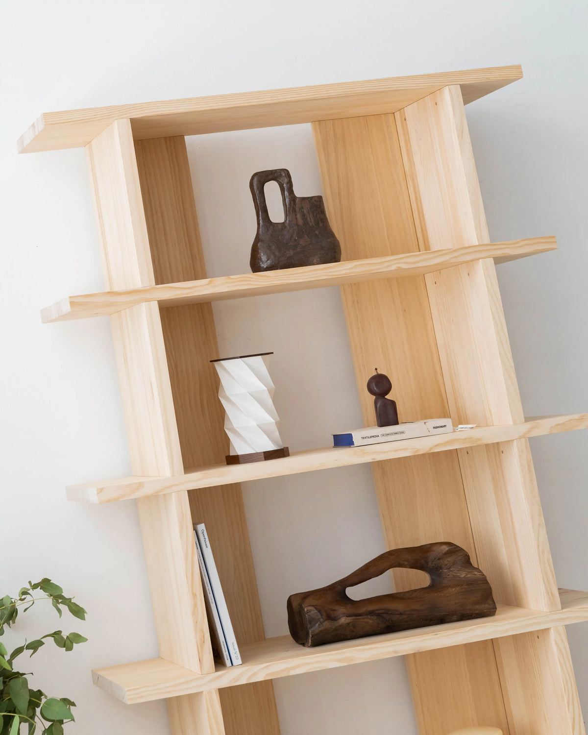 Castell Bücherregal aus Massivholz 106,5 x 190 cm