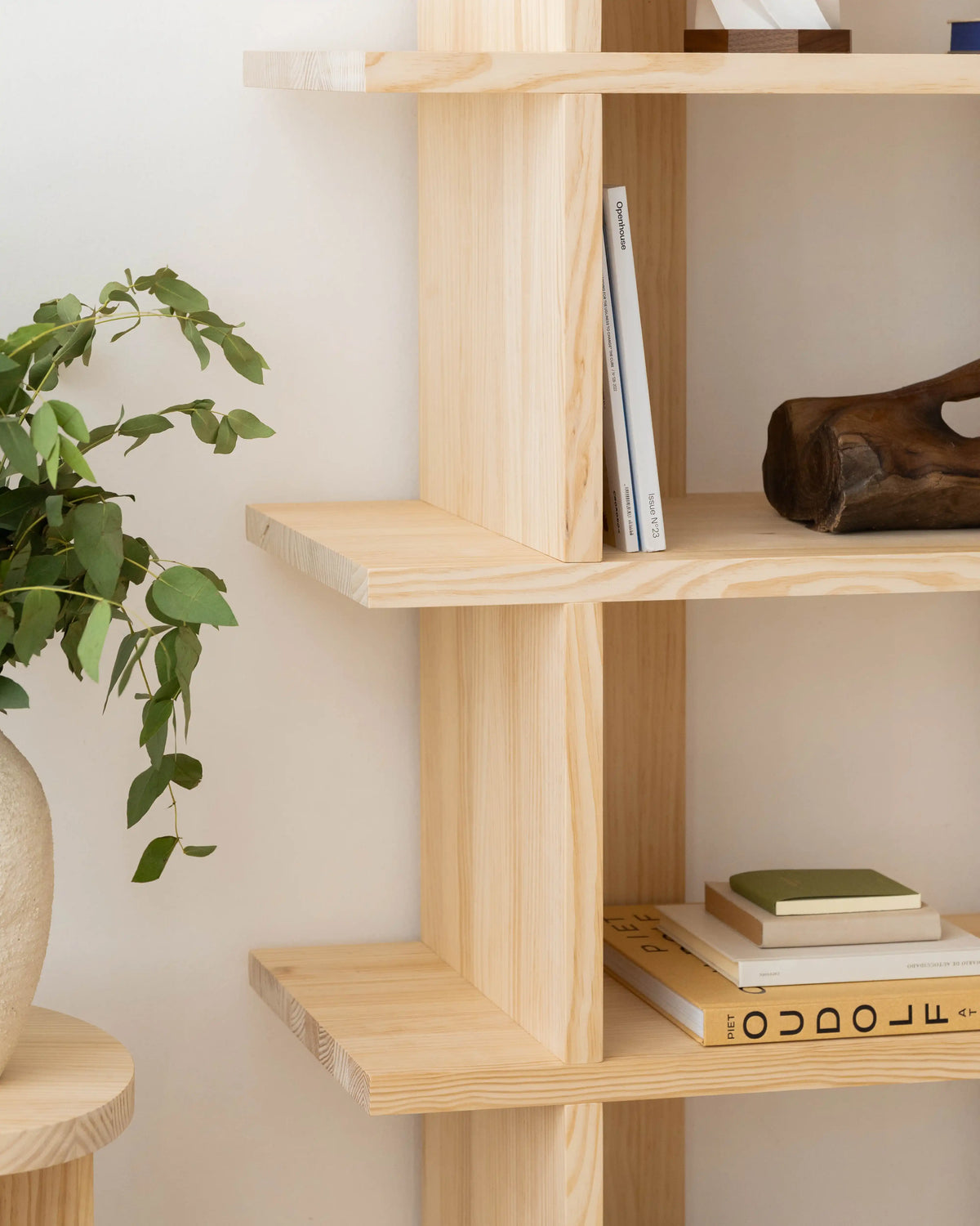 Castell Bücherregal aus Massivholz 106,5 x 190 cm