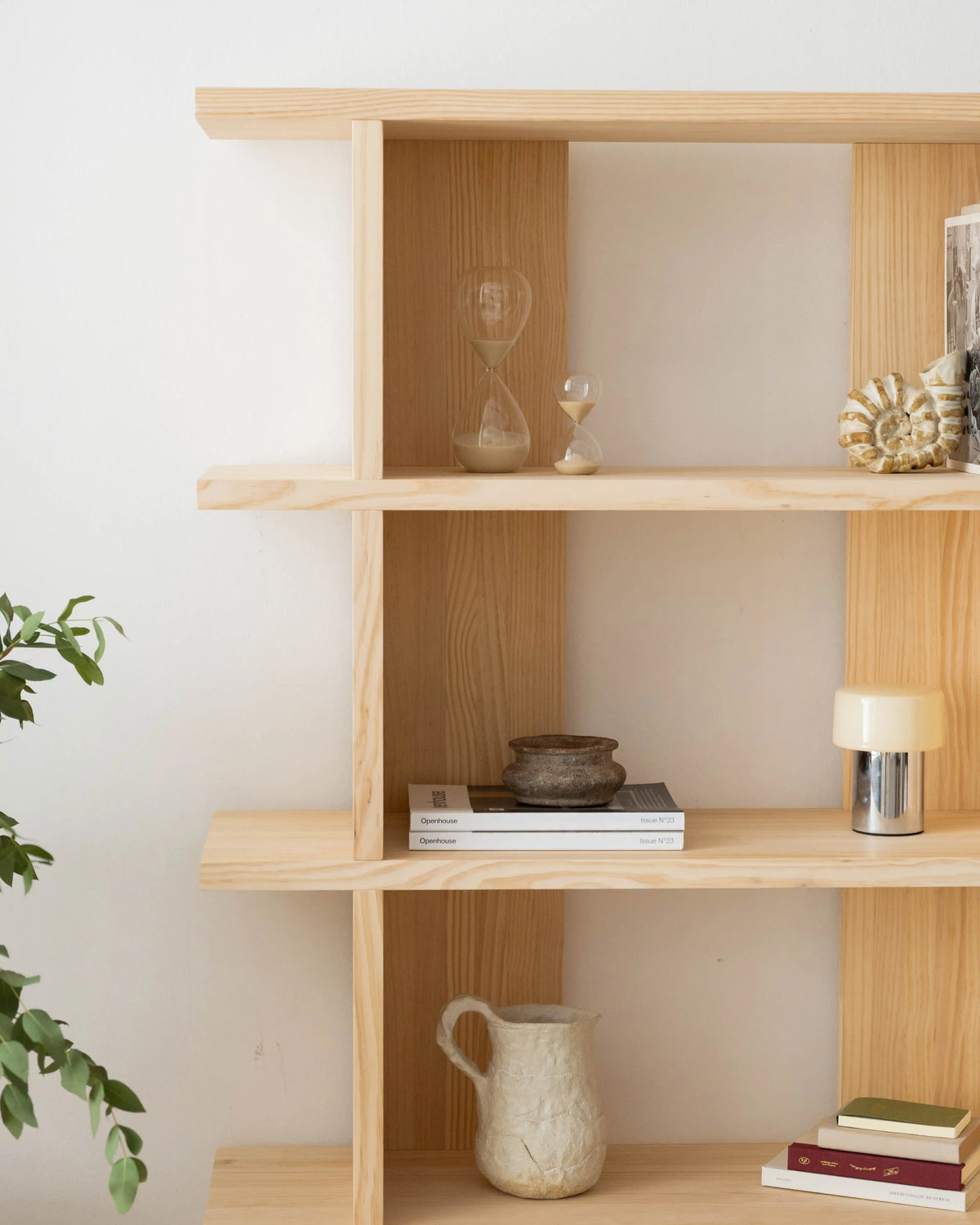 Castell Bücherregal aus Massivholz 106,5 x 152,6 cm