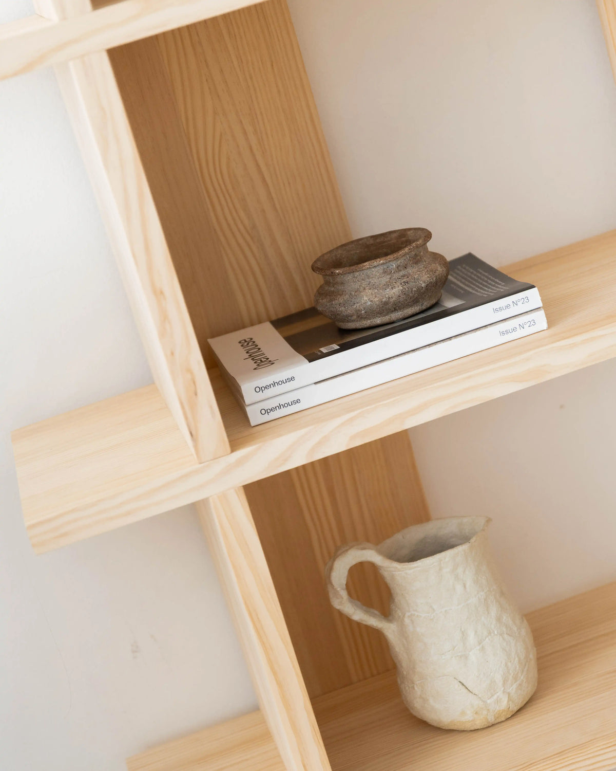 Castell Bücherregal aus Massivholz 106,5 x 152,6 cm