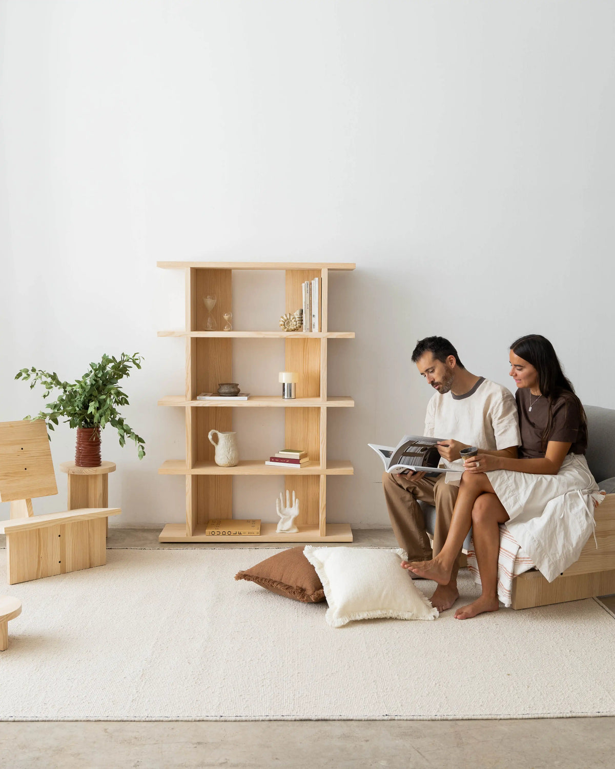 Castell Bücherregal aus Massivholz 106,5 x 152,6 cm