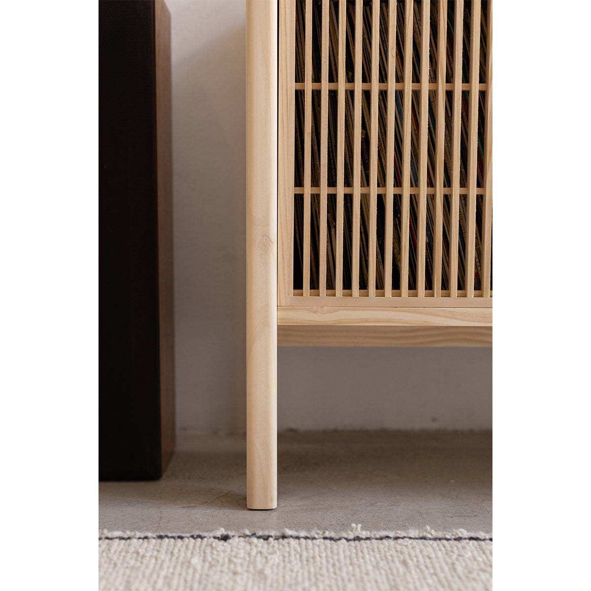 Small Mesquida solid wood sideboard for vinyl records 1 door 102 cm