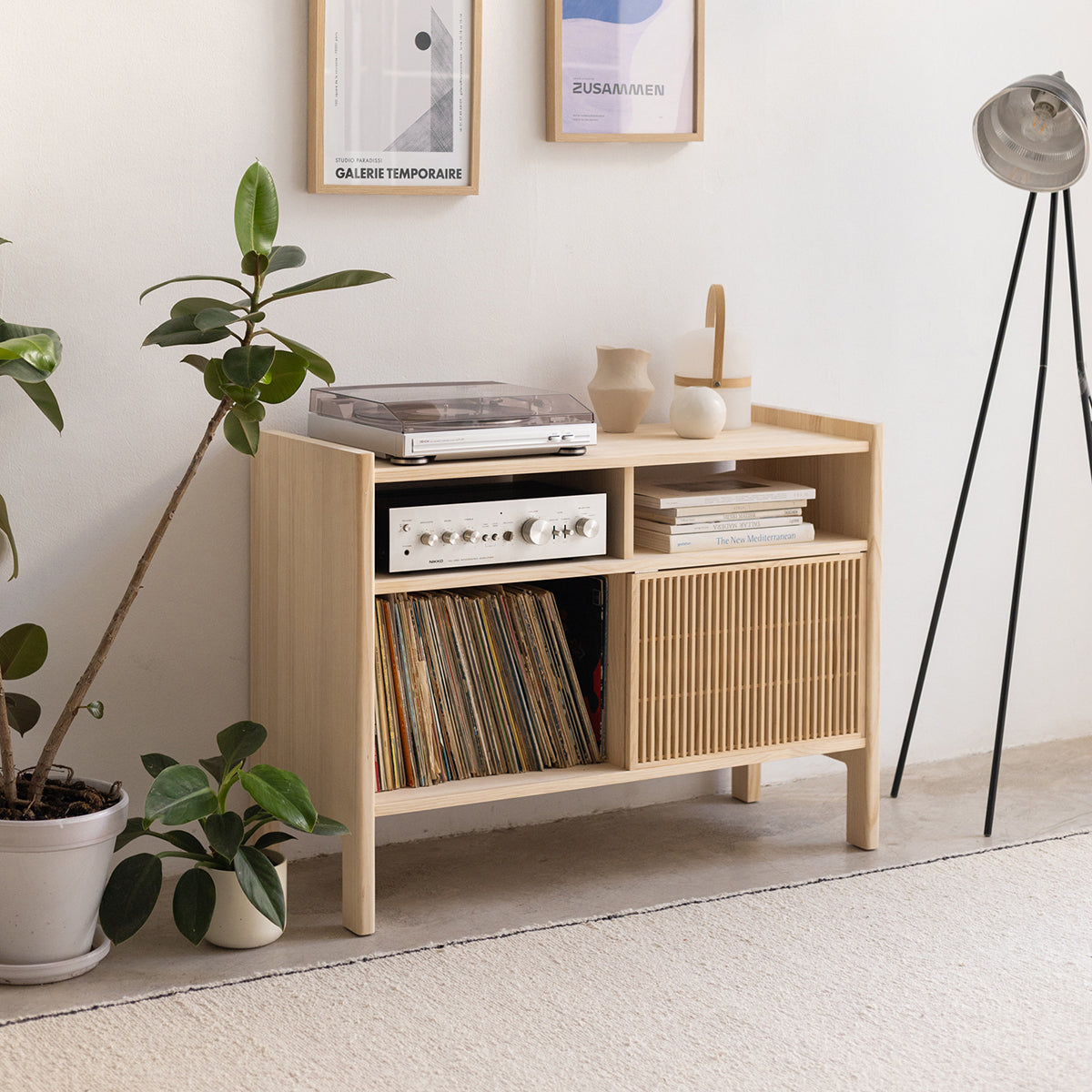 Small Mesquida solid wood sideboard for vinyl records 1 door 102 cm