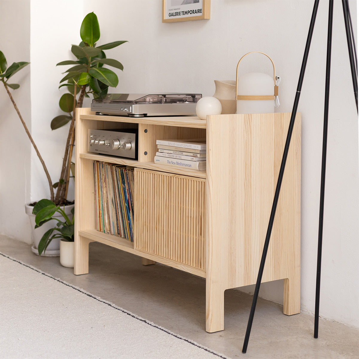 Small Mesquida solid wood sideboard for vinyl records 1 door 102 cm
