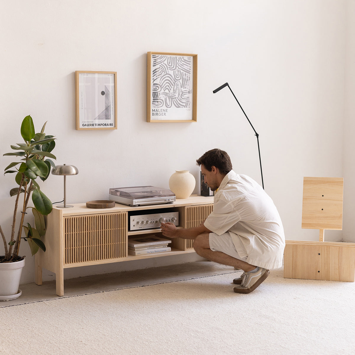 TV furniture Tarida for vinyls in solid wood 1 or 2 doors 151 cm