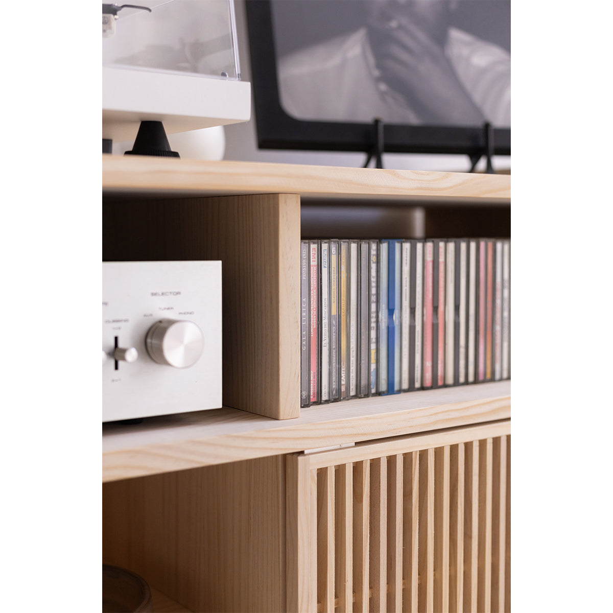 Aparador Bassa para vinilos de madera maciza 1 o 2 puertas 151 cm