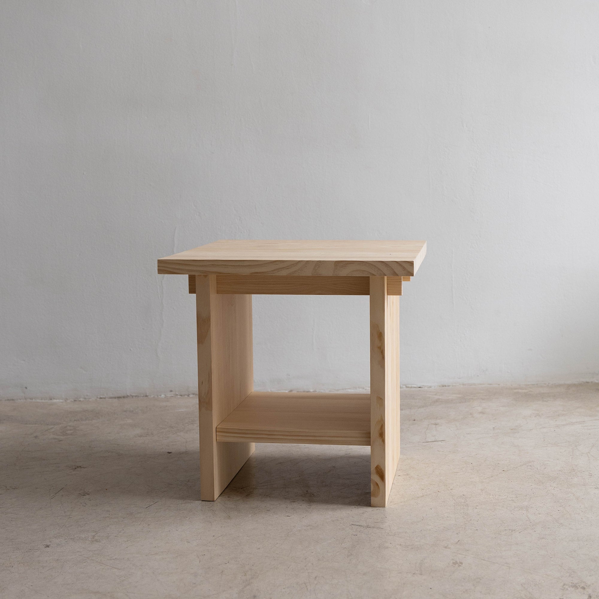 Espart - Mesa auxiliar de madera maciza de pino 50 cm