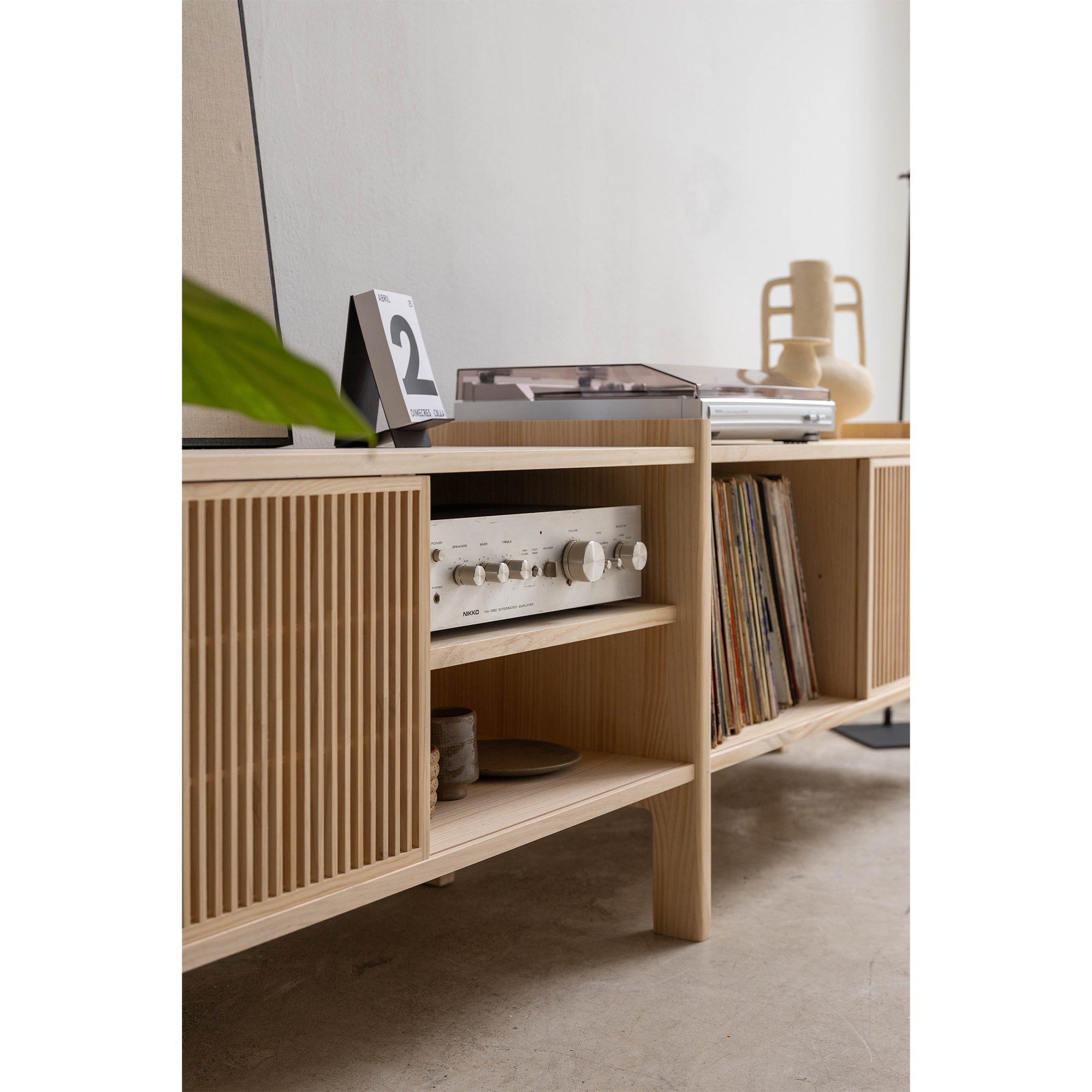 Medium Mendia TV furniture in solid wood for vinyl records 2 doors 201 cm