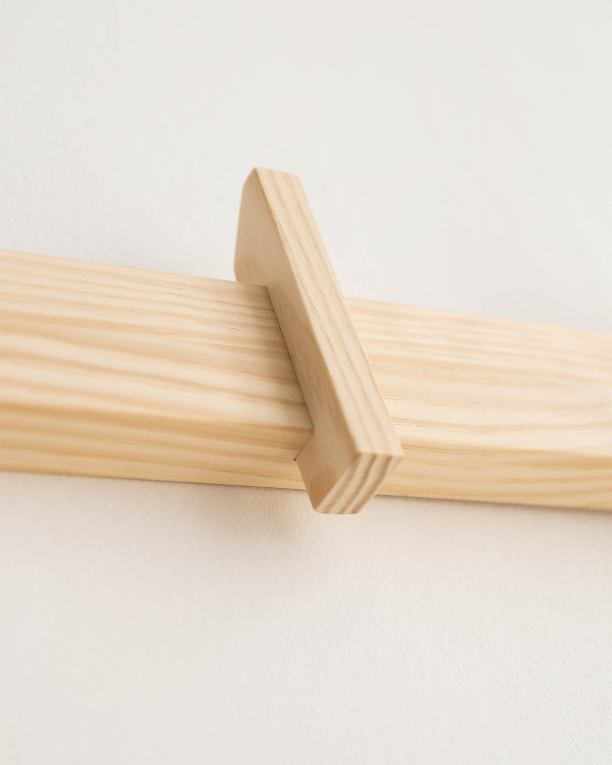 Petit porte‑manteau mural Figuera en bois massif – 40 cm