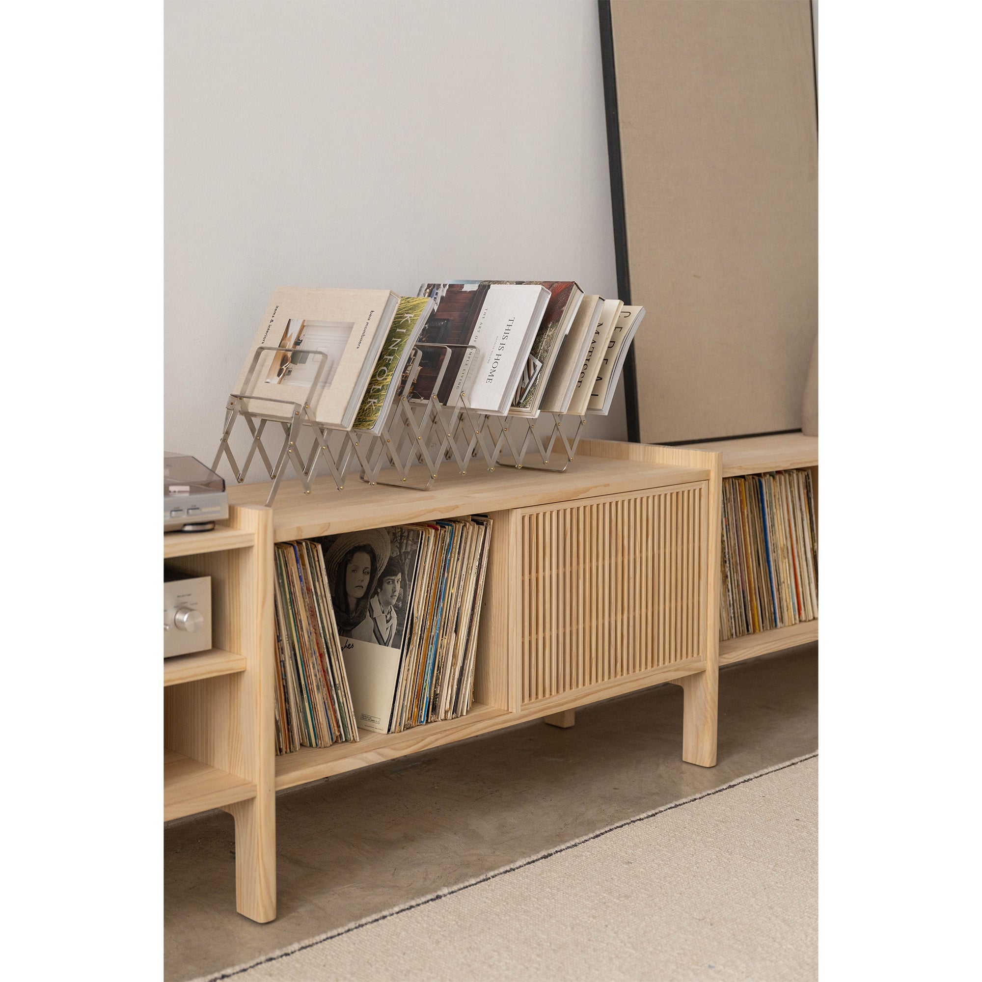 Mueble TV grande Mendia de madera maciza para vinilos 3 puertas 301 cm