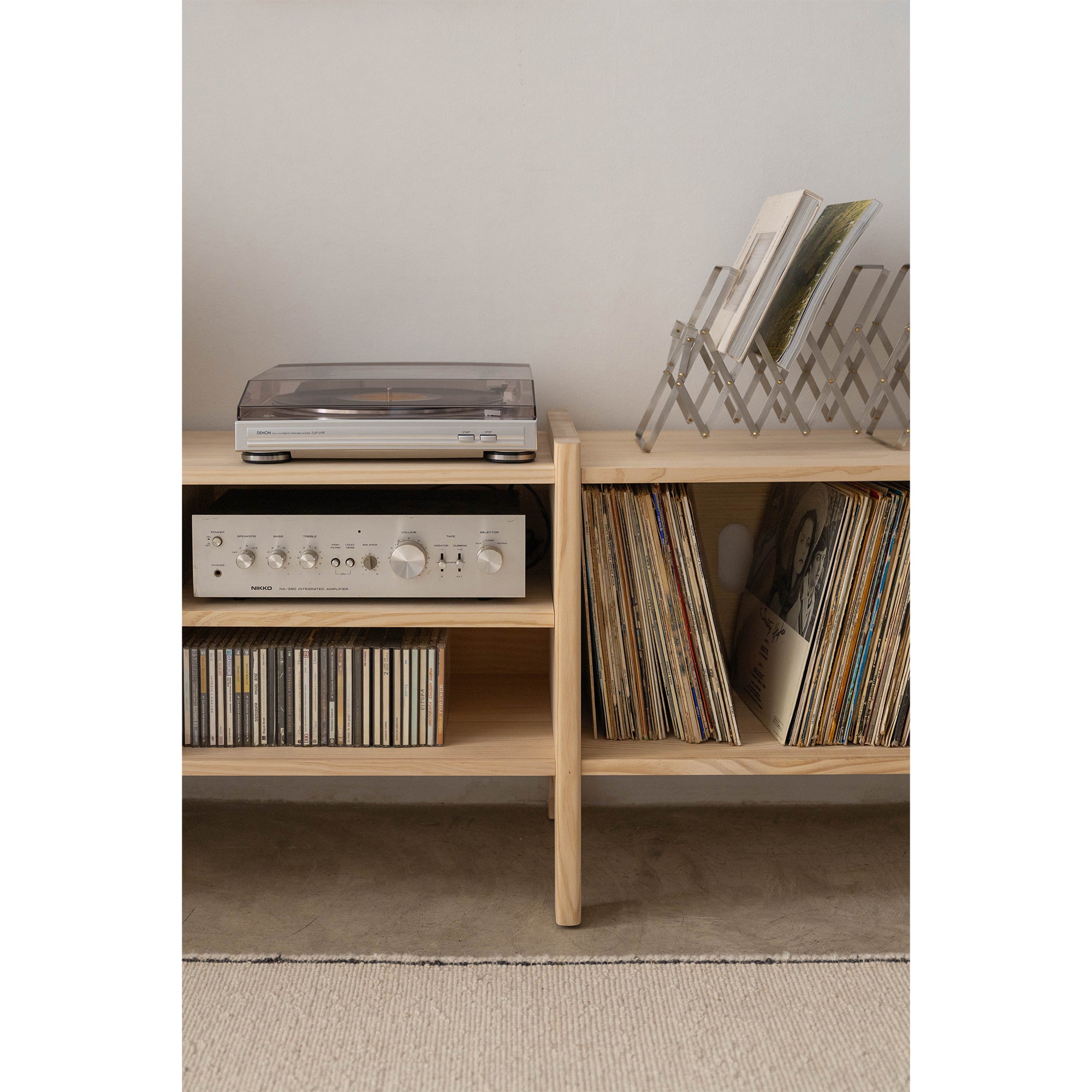 Mueble TV grande Mendia de madera maciza para vinilos 3 puertas 301 cm