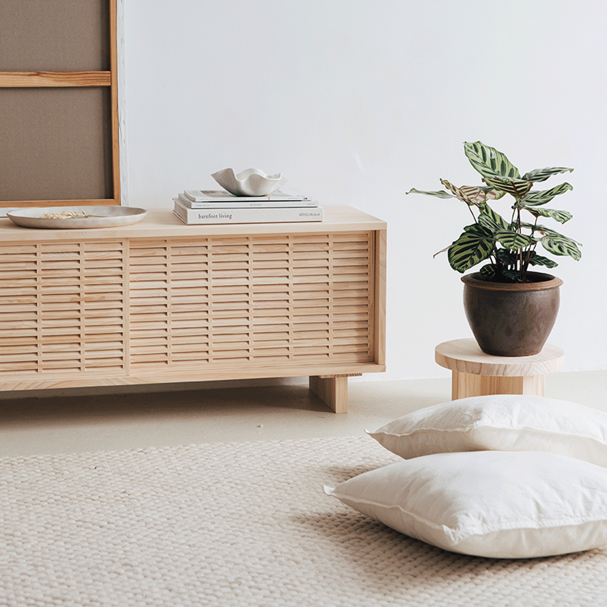 Moraira TV stand of pine with 2 mallorquina doors 120 cm