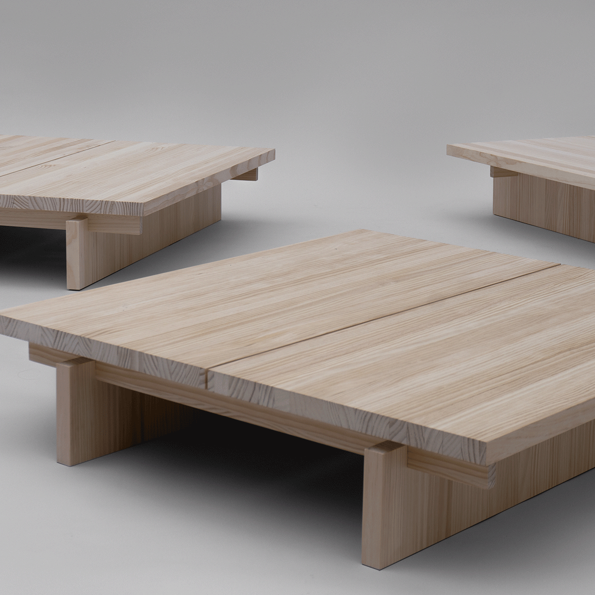 Olivera - Low coffee table in solid pine wood 90 cm