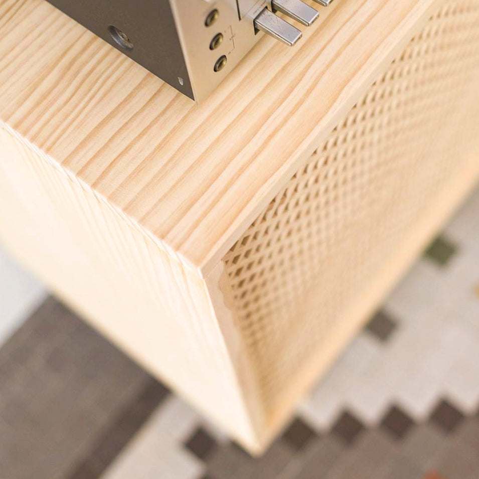 Mueble de TV Saura de pino con 2 puerta de celosía 170 cm