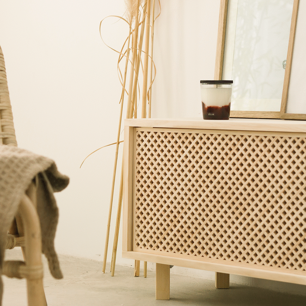 Mueble de TV Pola de pino con 1 o 2 puertas de celosía 120 cm