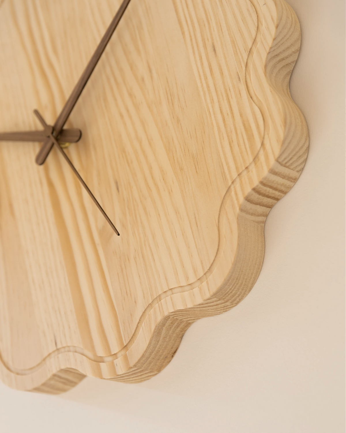 Avui wall clock 35 cm