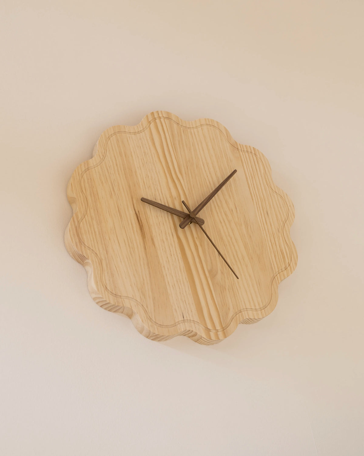 Avui wall clock 35 cm