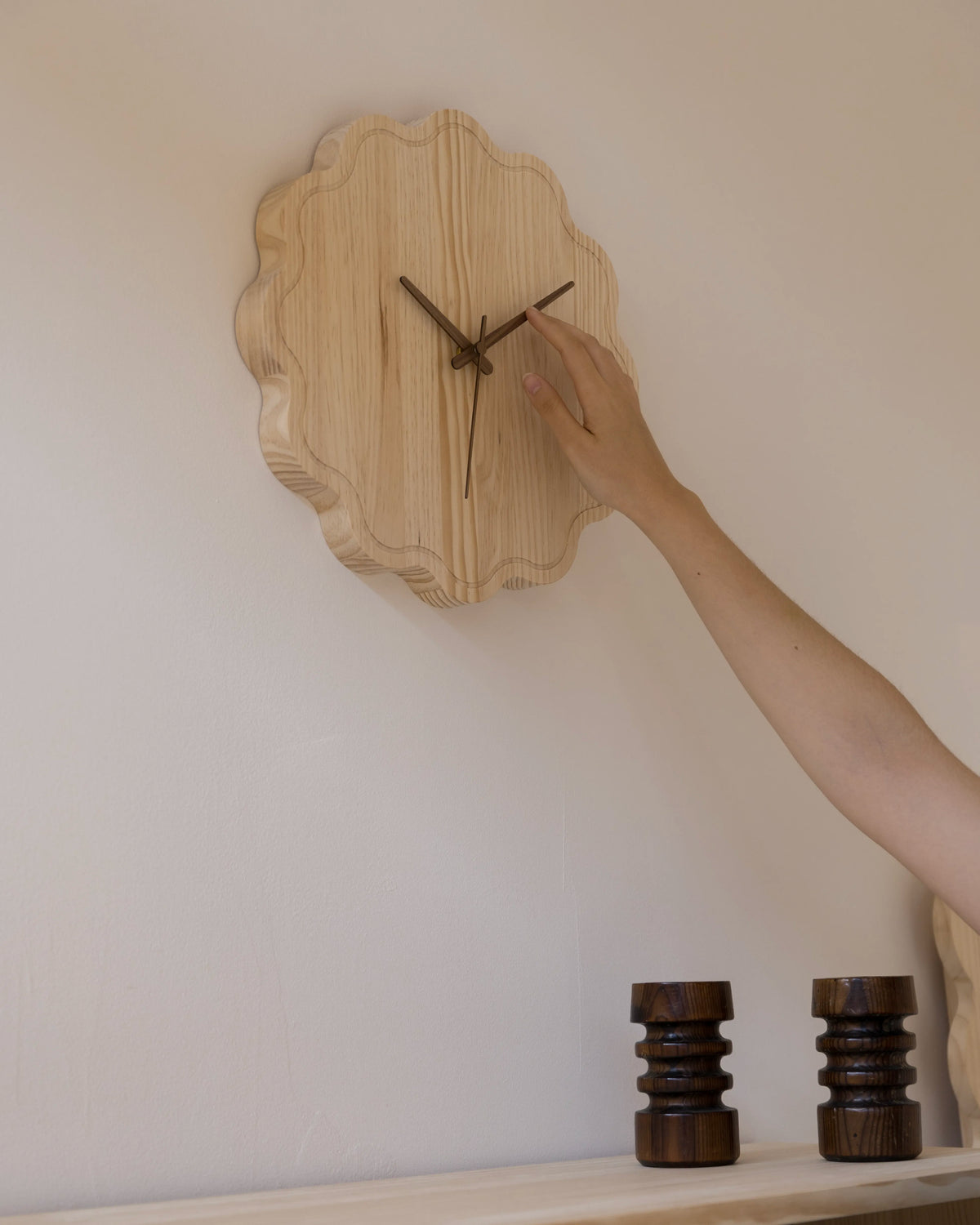 Avui wall clock 35 cm