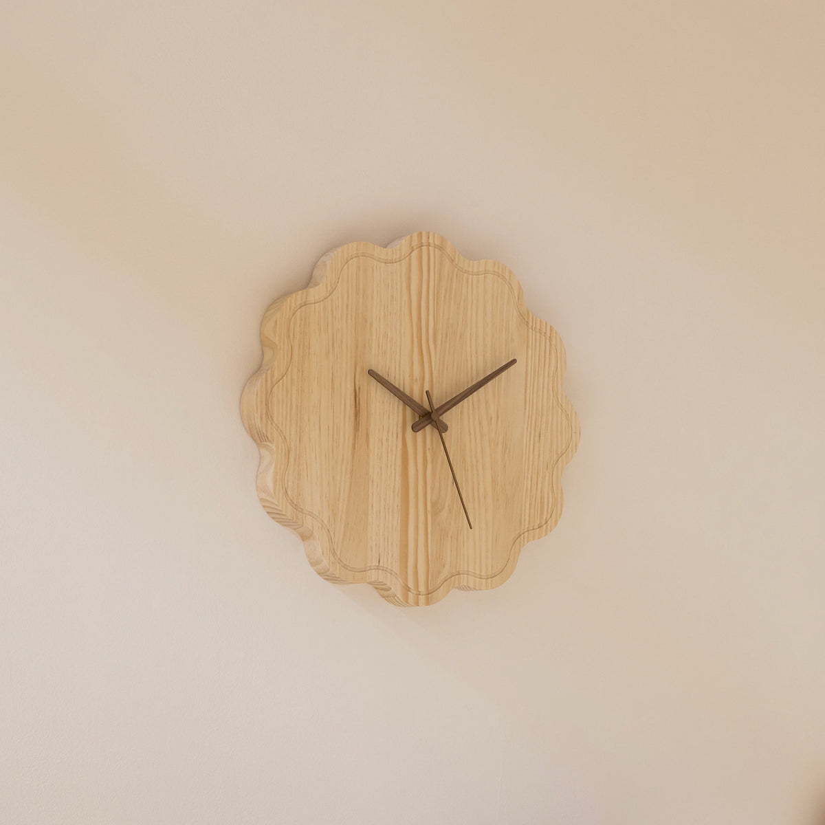 Avui wall clock 35 cm