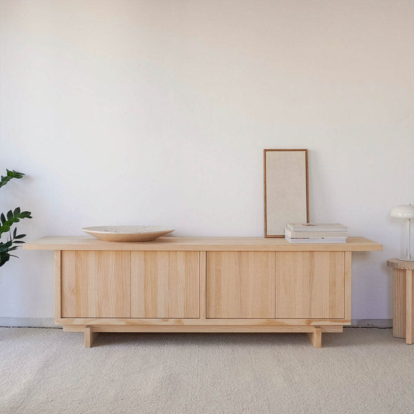 Pada TV-Schrank aus massivem Kiefernholz mit 4 Türen 180 cm