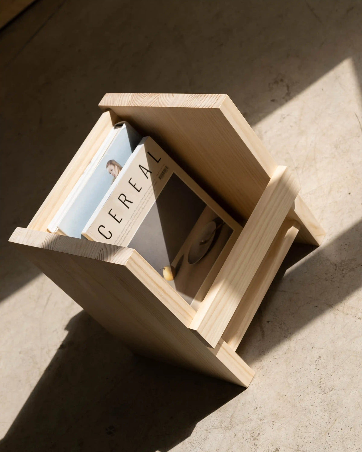 Oliva Zeitschriftenständer aus Massivholz 39 x 29,2 cm